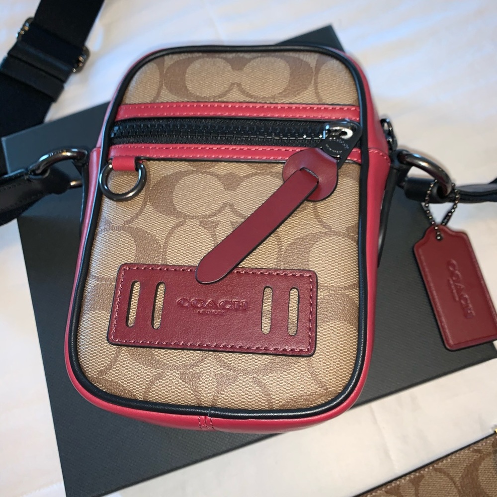 COACH Men’s crossbody bag and revesable belt